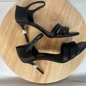 NWT CHANEL  SHOES HEELS SIZE 39  fit 8-9US